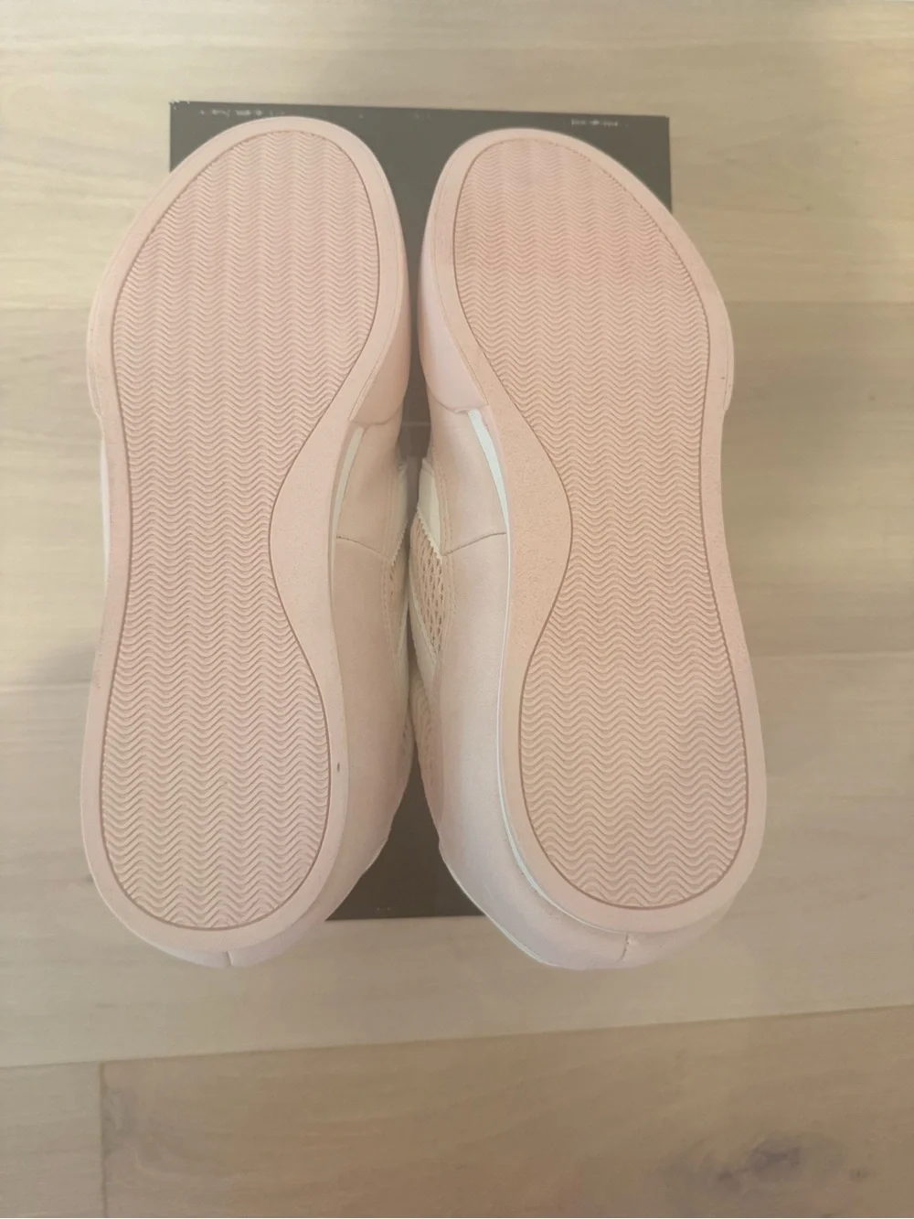Dolce Vita blush retro sneakers-NWT- 9.5